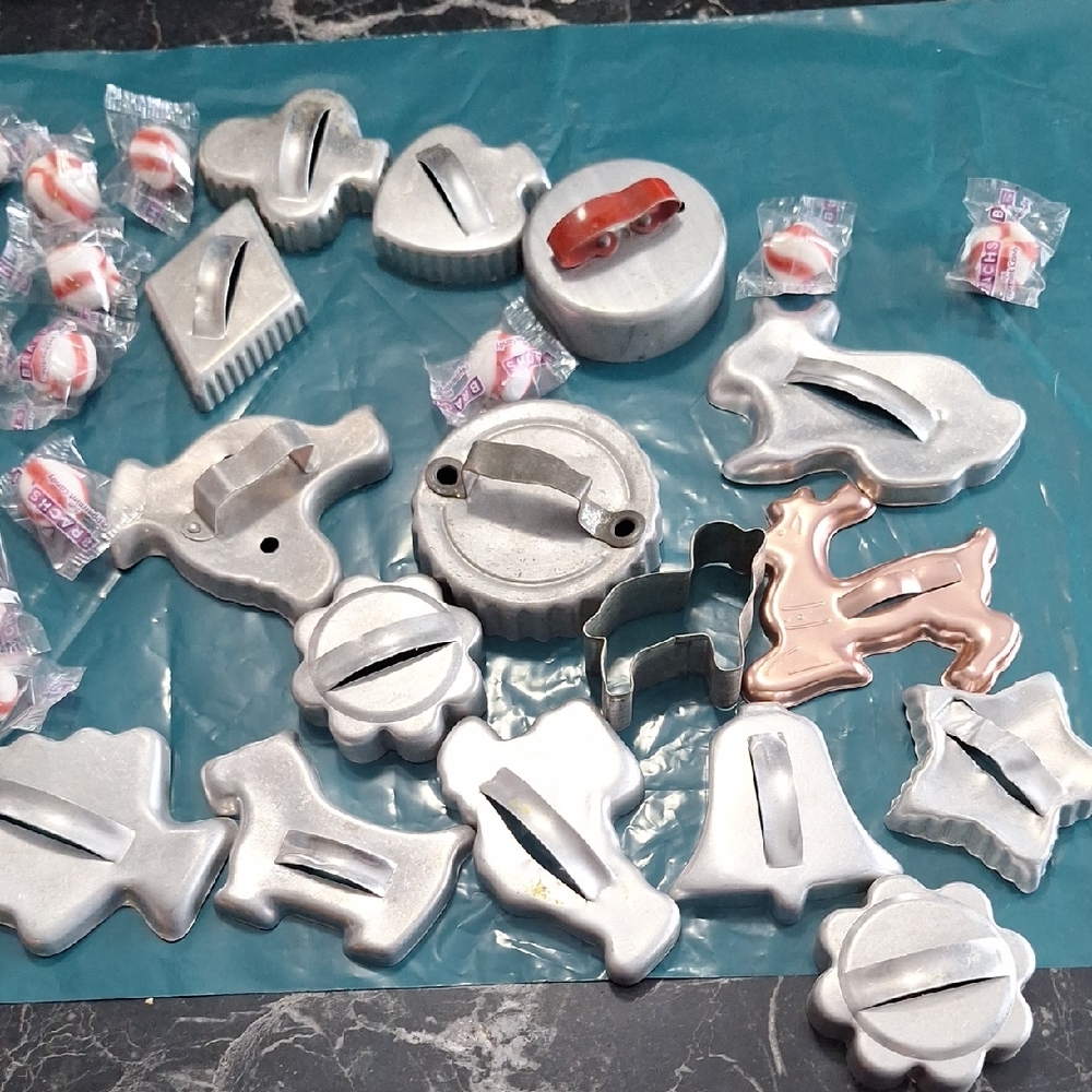 Vintage 17 Piece Assorted Metal Cookie Cutters Set
